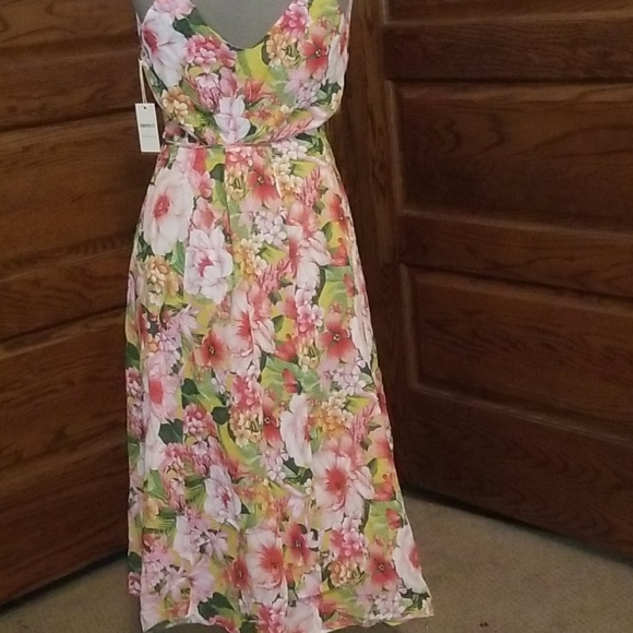 Flowy flattering floral dress size small - Picture 4 of 9